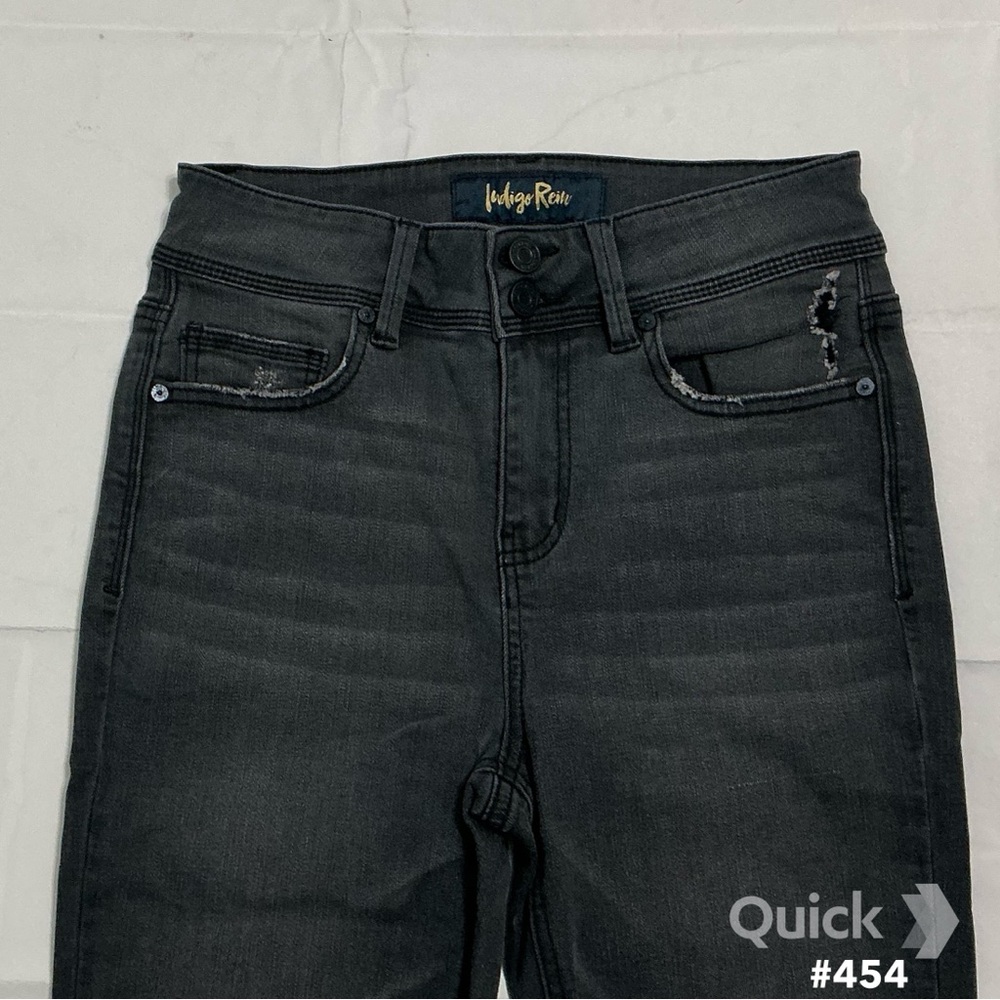 sz 7 - New Indigo Rein Cuffed Skinny Jeans